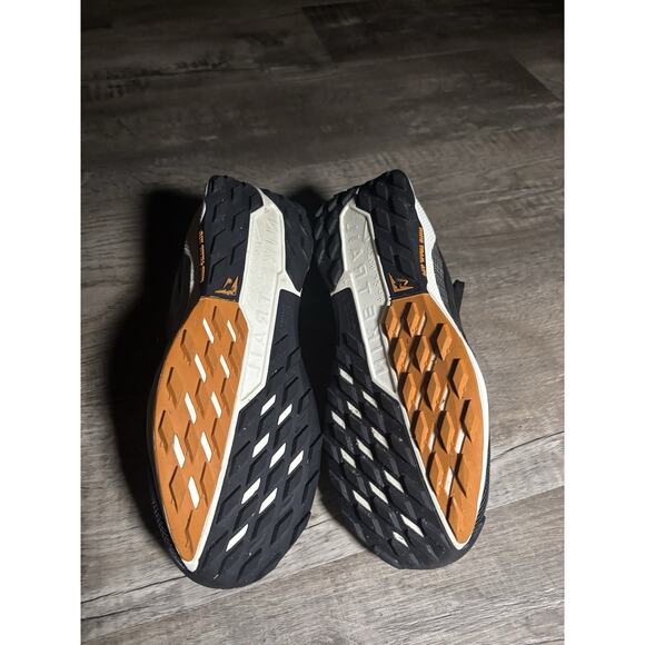 Size 8.5 - women’s Nike Pegasus Trail 5 Black Monarch
